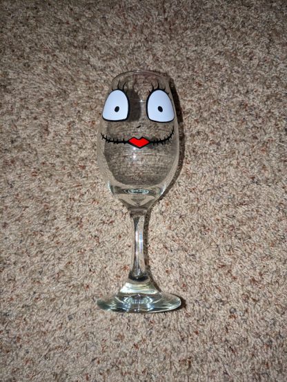 Share your style with this beautiful wine glass Made with vinyl decals. Handwash only.